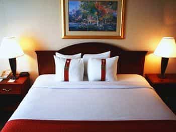 Holiday Inn and Suites Overland Park West