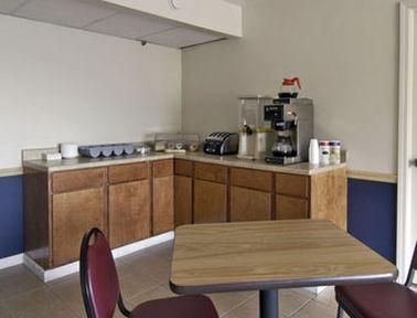 Travelodge Newport/Cincinnati Riverfront1