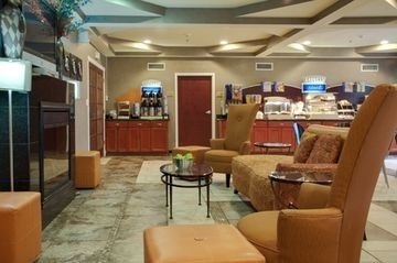 HOLIDAY INN EXPRESS HOTEL & SUITES ALEXANDRIA4