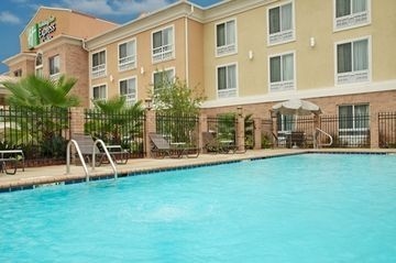 HOLIDAY INN EXPRESS HOTEL & SUITES ALEXANDRIA3
