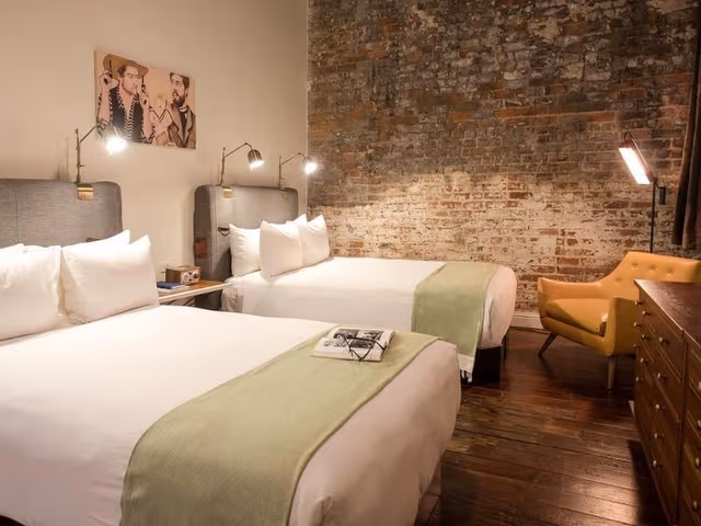 DOUBLE DELUXE TWO DOUBLE BEDS