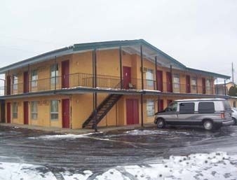 KNIGHTS INN HOLLAND2