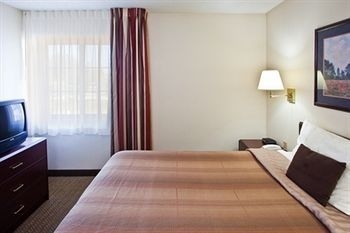 Candlewood Suites Detroit-auburn Hills2