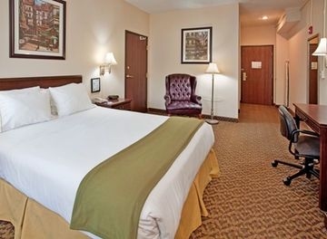 HOLIDAY INN EXPRESS OSAGE BEACH (PREMIUM OUTLET)2