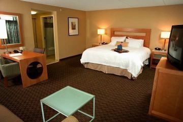 HAMPTON INN SUITES ST LOUIS AT1