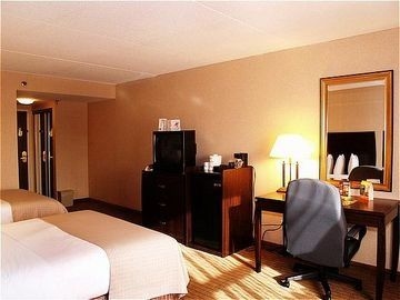 HOLIDAY INN ST. LOUIS-AIRPORT (OAKLAND PK)3