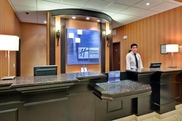 Holiday Inn Express Airport-Calgary2