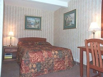 Howard Johnson Express Inn - Calgary3