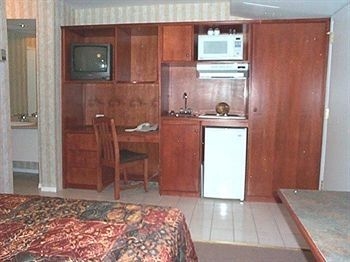 Howard Johnson Express Inn - Calgary1