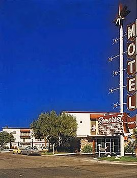 Somerset House Motel0