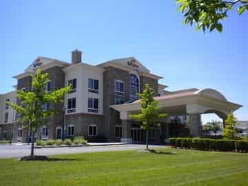 Holiday Inn Express & Suites Long Island-East End by IHG