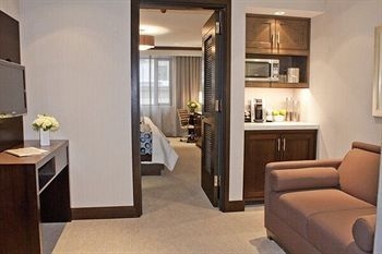 The Pearl Hotel2