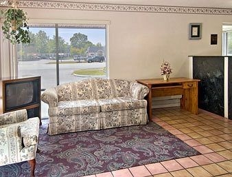 SUPER 8 KINSTON4