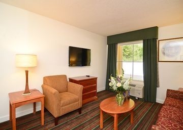 Quality Inn & Suites Biltmore East3