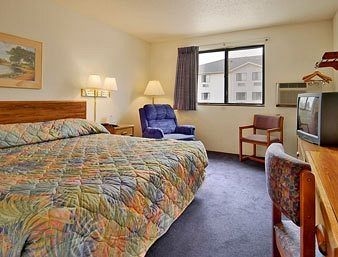 Super 8 Grand Forks Nd3