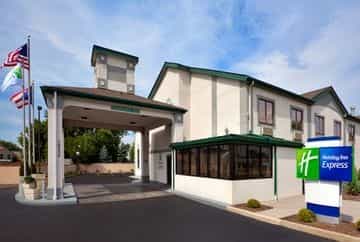HOLIDAY INN EXPRESS CLEVELAND AIRPORT - BROOKPARK
