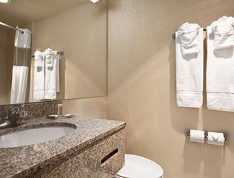 Howard Johnson Express Inn3