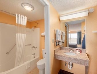 Ramada Elk City4