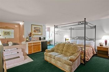 AMERICAS BEST VALUE INN -Tulsa Airport1