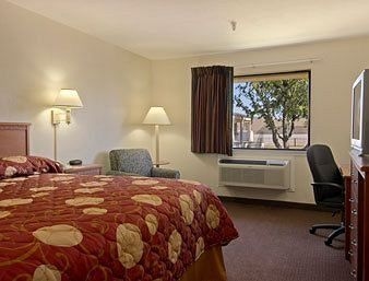 Ramada Inn Airport South Hotel4