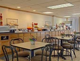 Ramada Inn Airport South Hotel2