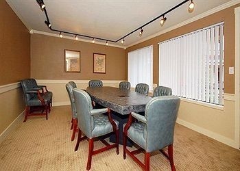 Rodeway Inn Portland Airport1