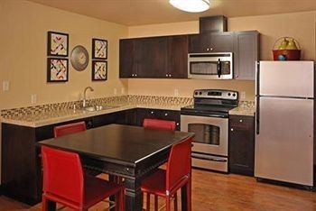 Oxford Suites Portland - Jantzen Beach2