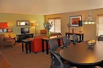 Oxford Suites Portland - Jantzen Beach3