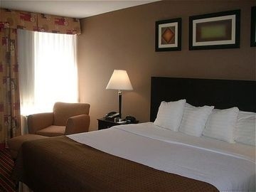 HOLIDAY INN PITTSBURGH NORTH3