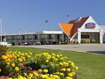 HOWARD JOHNSON INN - NEWPORT AREA/MIDDLETOWN HOWARD JOHNSON INN - NEWPORT AREA/MIDDLETOWN