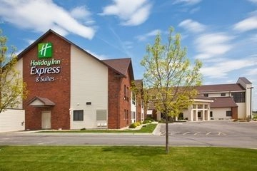 HOLIDAY INN EXPRESS HOTEL & SUITES WATERTOWN0
