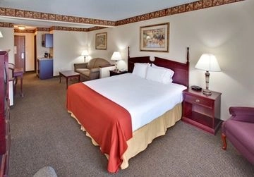 HOLIDAY INN EXPRESS HOTEL & SUITES WATERTOWN4