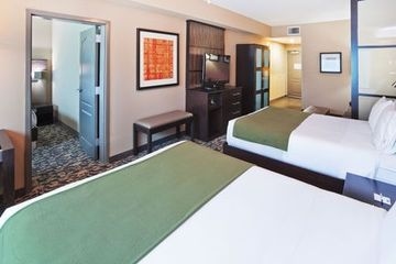 HOLIDAY INN EXPRESS HOTEL & SUITES DALLAS (GALLERIA AREA)3