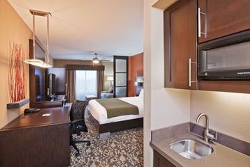 HOLIDAY INN EXPRESS HOTEL & SUITES DALLAS (GALLERIA AREA)2