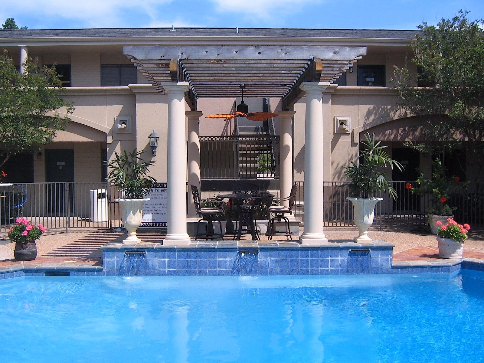 Vineyard Court Designer Suites Hotel0