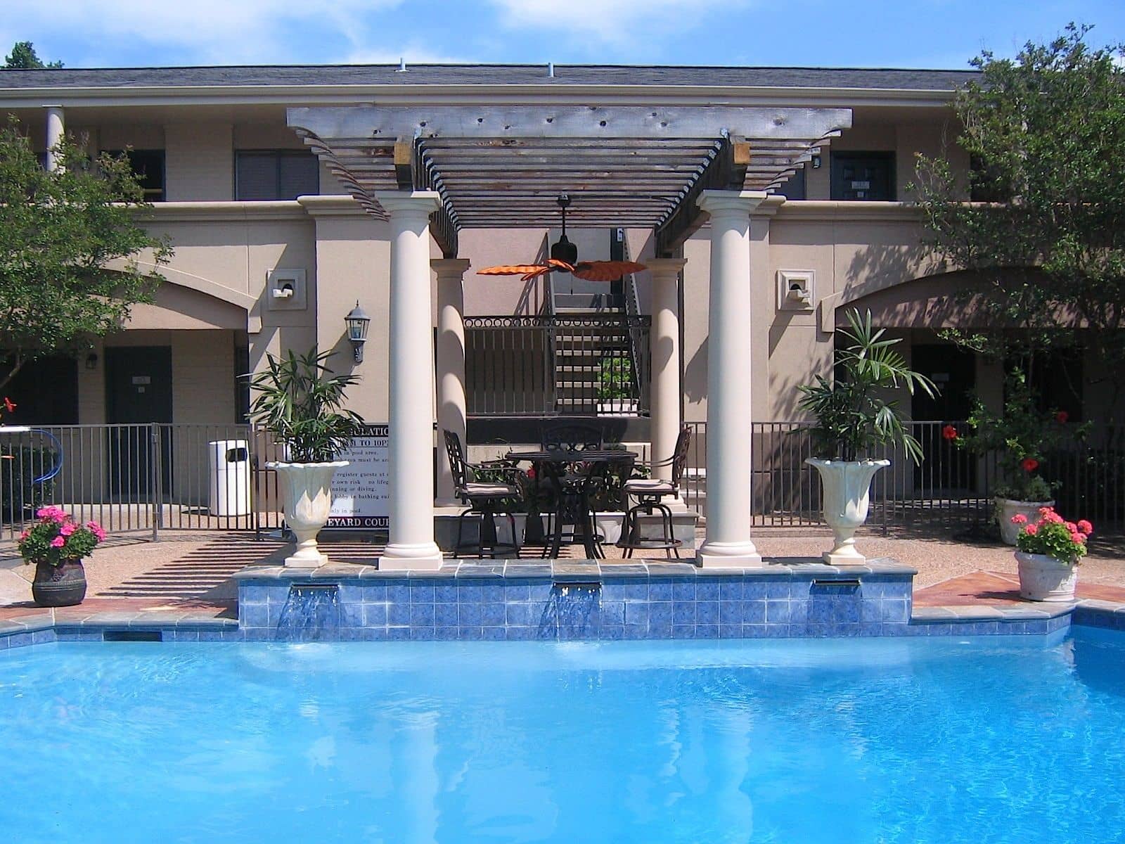 Vineyard Court Designer Suites Hotel Vineyard Court Designer Suites Hotel