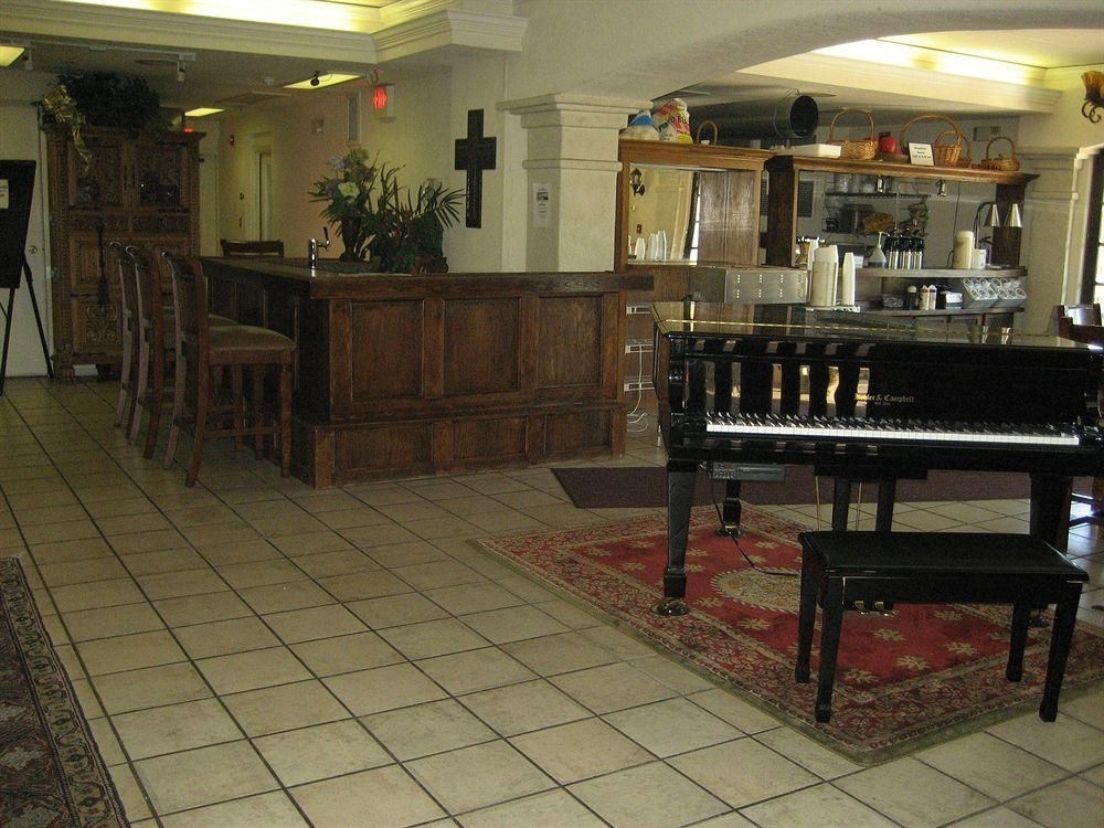 Antonian Inn and Suites1
