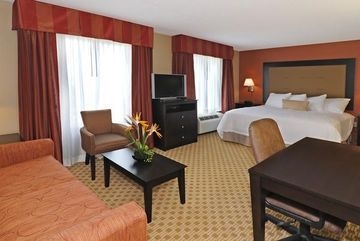 HAMPTON INN & SUITES HERNDON RESTON4