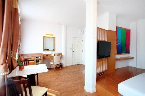 Deluxe Queen or Twin Room