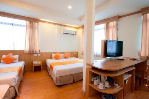 Deluxe Queen or Twin Room