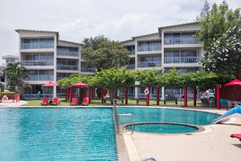 โรงแรมชมวิว หัวหิน (Chom View Hotel, Hua Hin)0