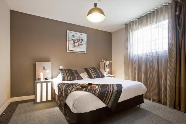 SUITE ONE BEDROOM