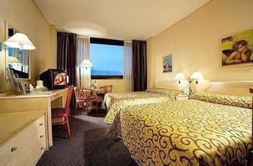 HOLIDAY INN1