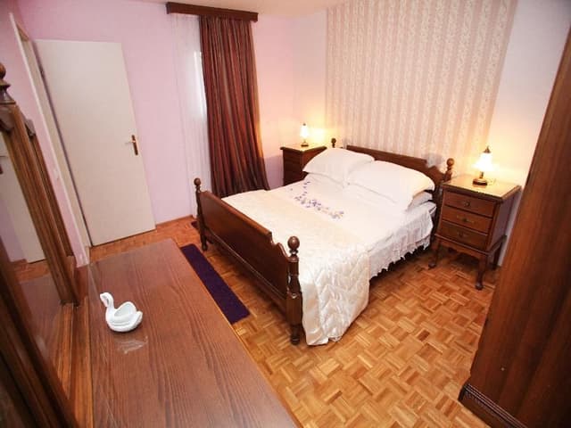 APARTMENT CAPACITY 4 TWO BEDROOMS