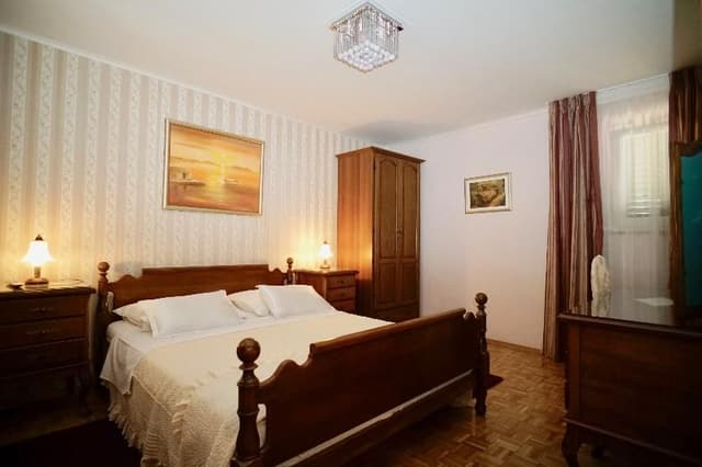 APARTMENT CAPACITY 5 TWO BEDROOMS