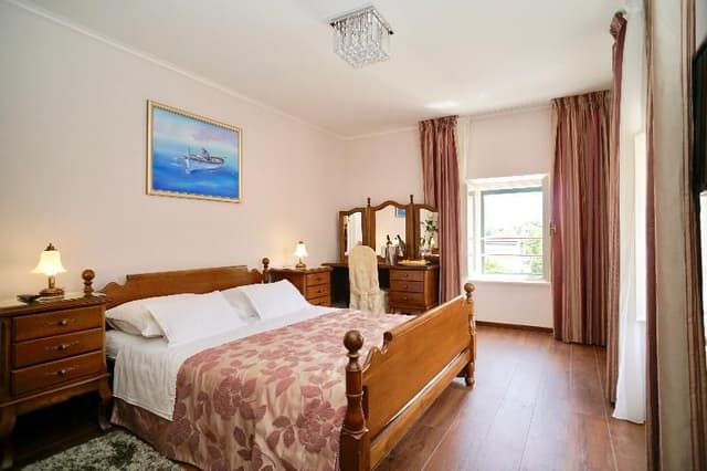 APARTMENT CAPACITY 4 TWO BEDROOMS