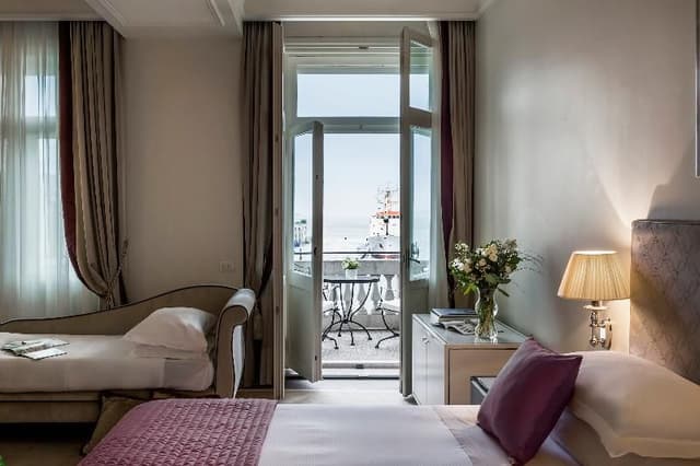 Double or Twin DELUXE SEA VIEW WITH BALCONY