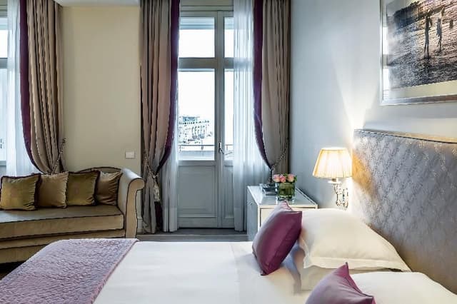 Double or Twin DELUXE SEA VIEW WITH BALCONY
