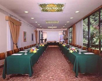 โรงแรมเดสเต (Hotel D'Este)0