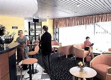 EXPRESS BY HOLIDAY INN3